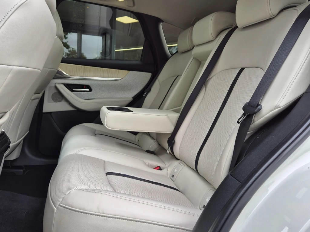 Hoofdafbeelding Mazda CX-60