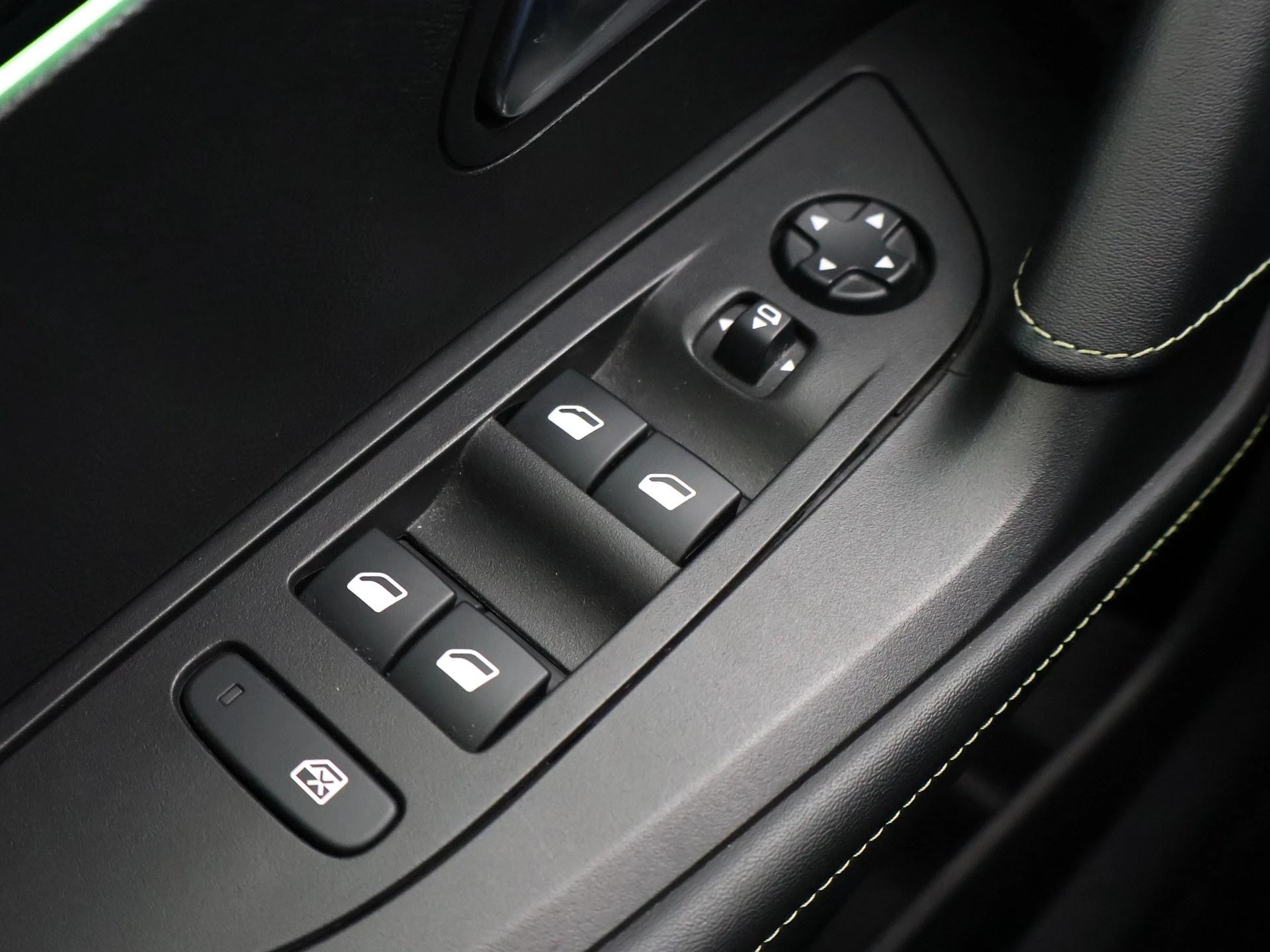 Hoofdafbeelding Peugeot e-2008