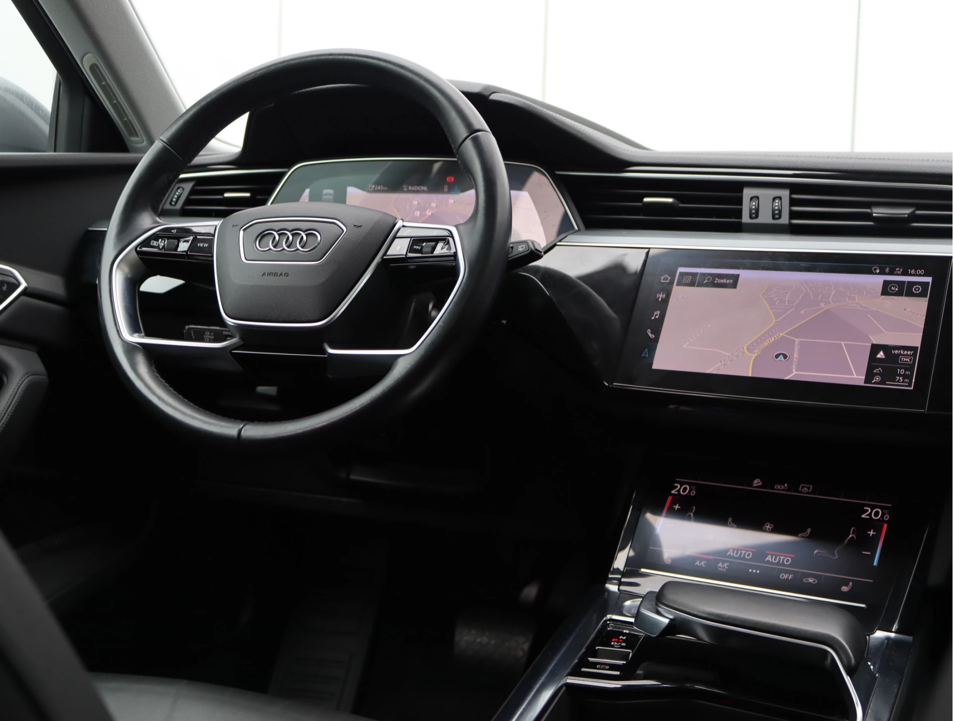 Hoofdafbeelding Audi e-tron