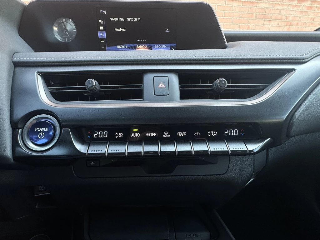 Hoofdafbeelding Lexus UX