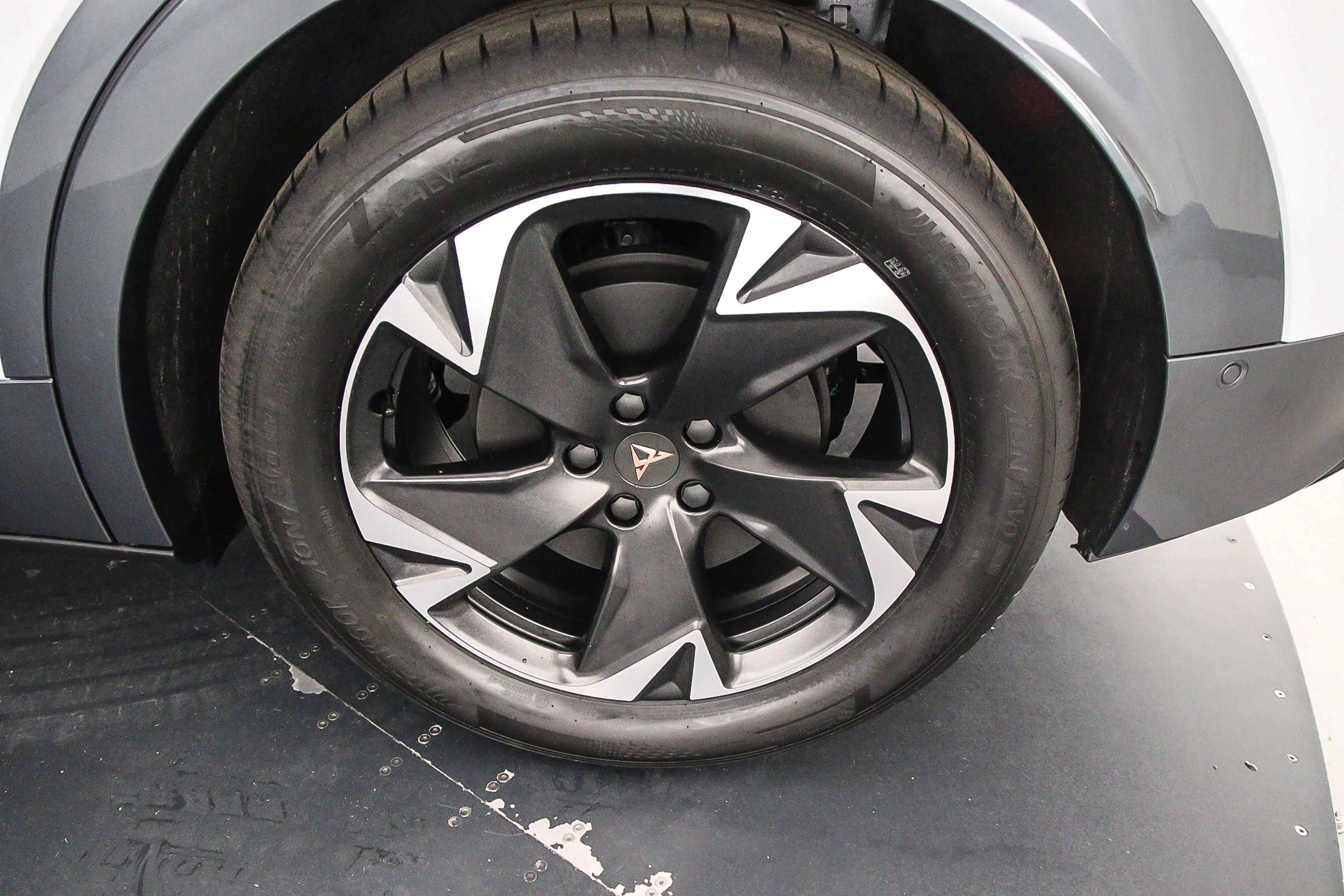 Hoofdafbeelding CUPRA Tavascan