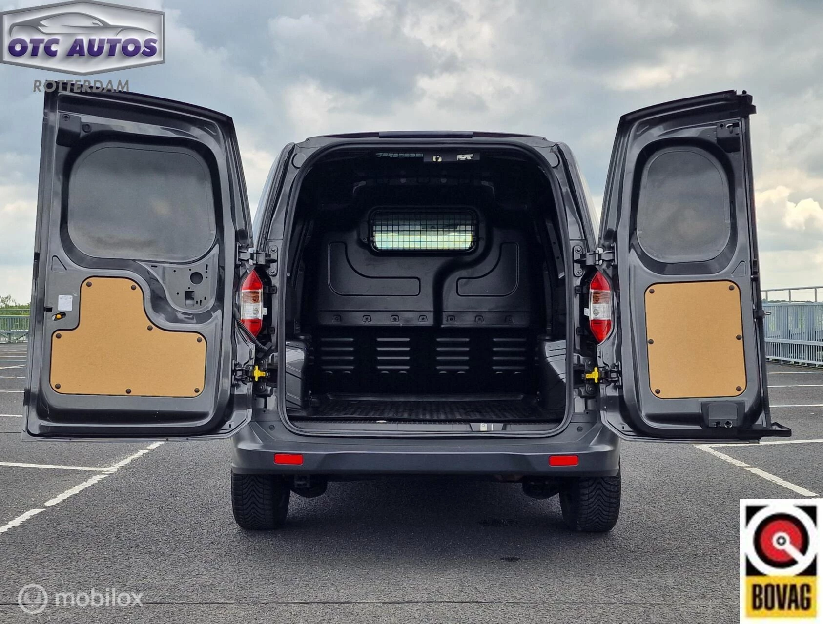 Hoofdafbeelding Ford Transit Courier