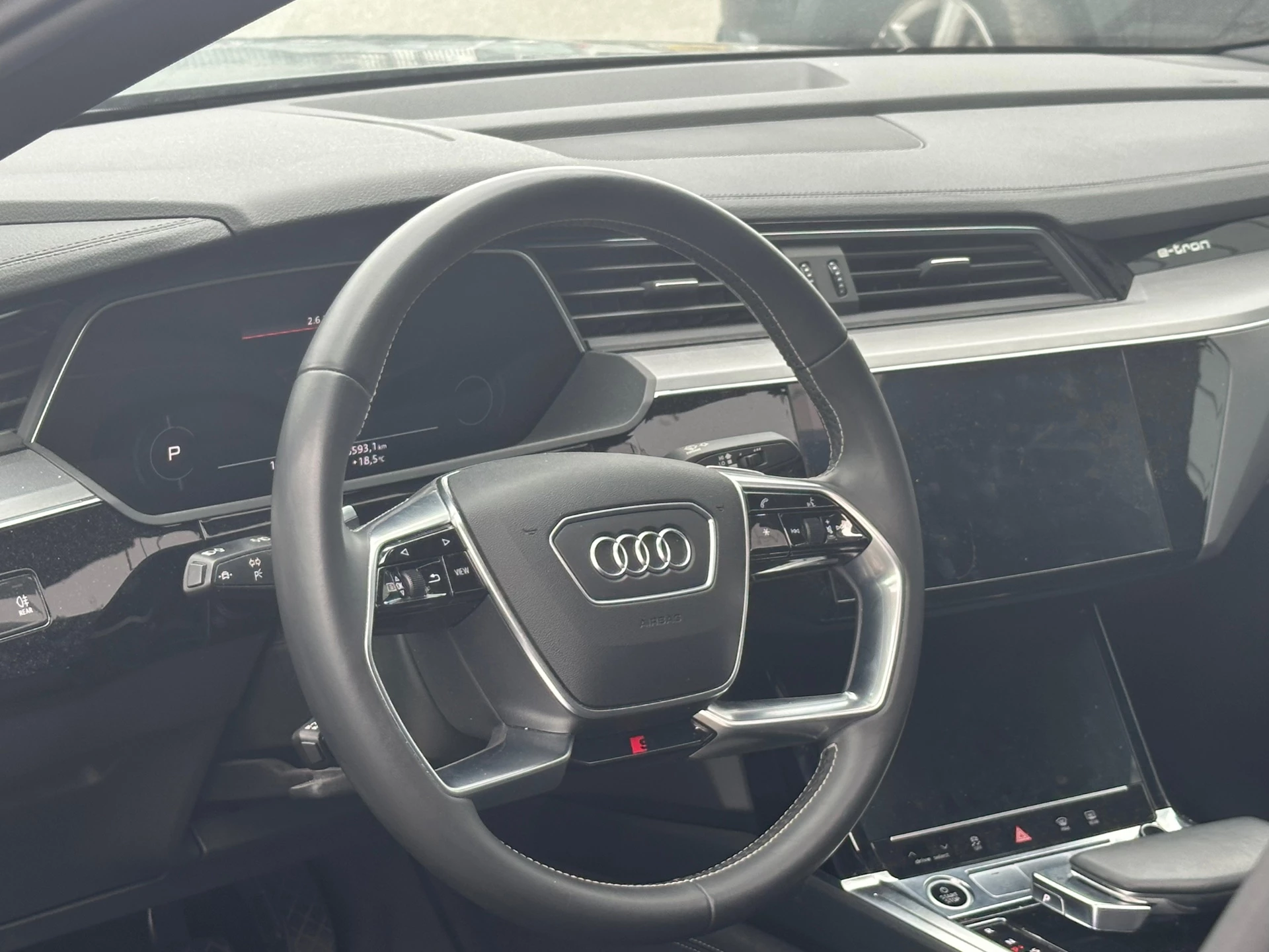Hoofdafbeelding Audi e-tron