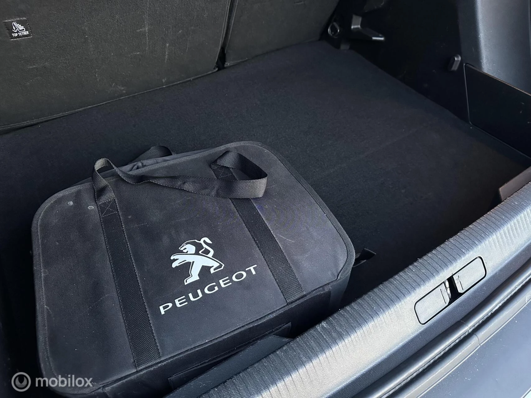 Hoofdafbeelding Peugeot e-2008