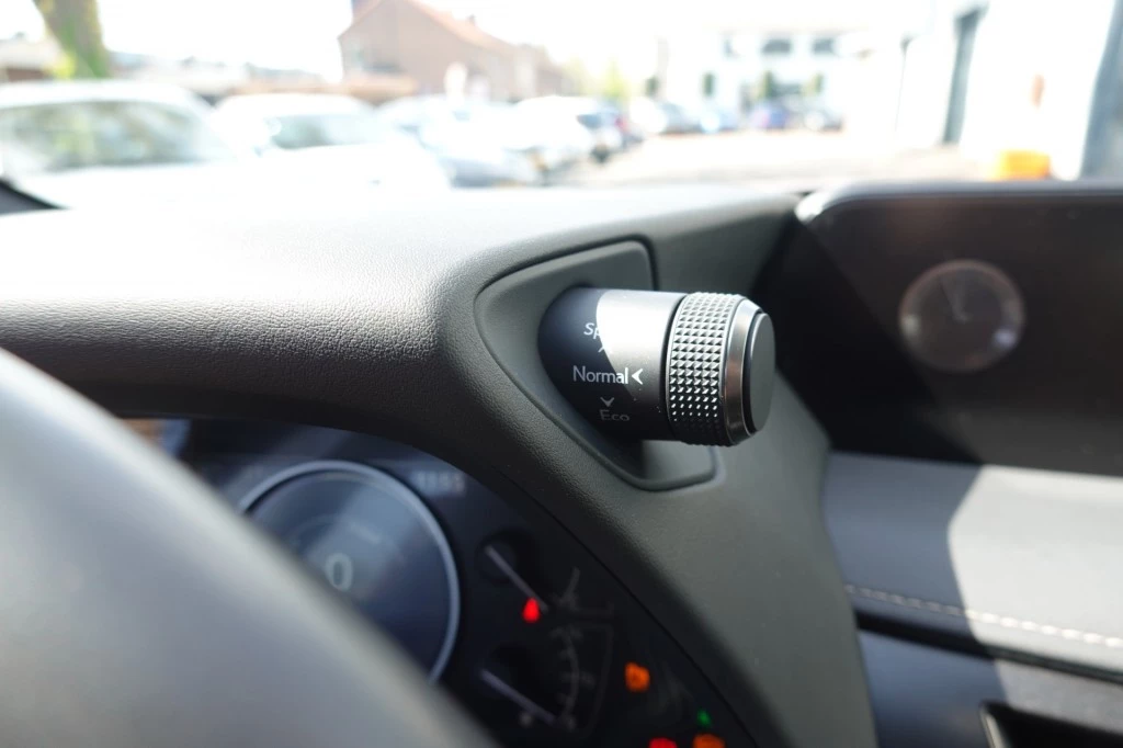 Hoofdafbeelding Lexus UX