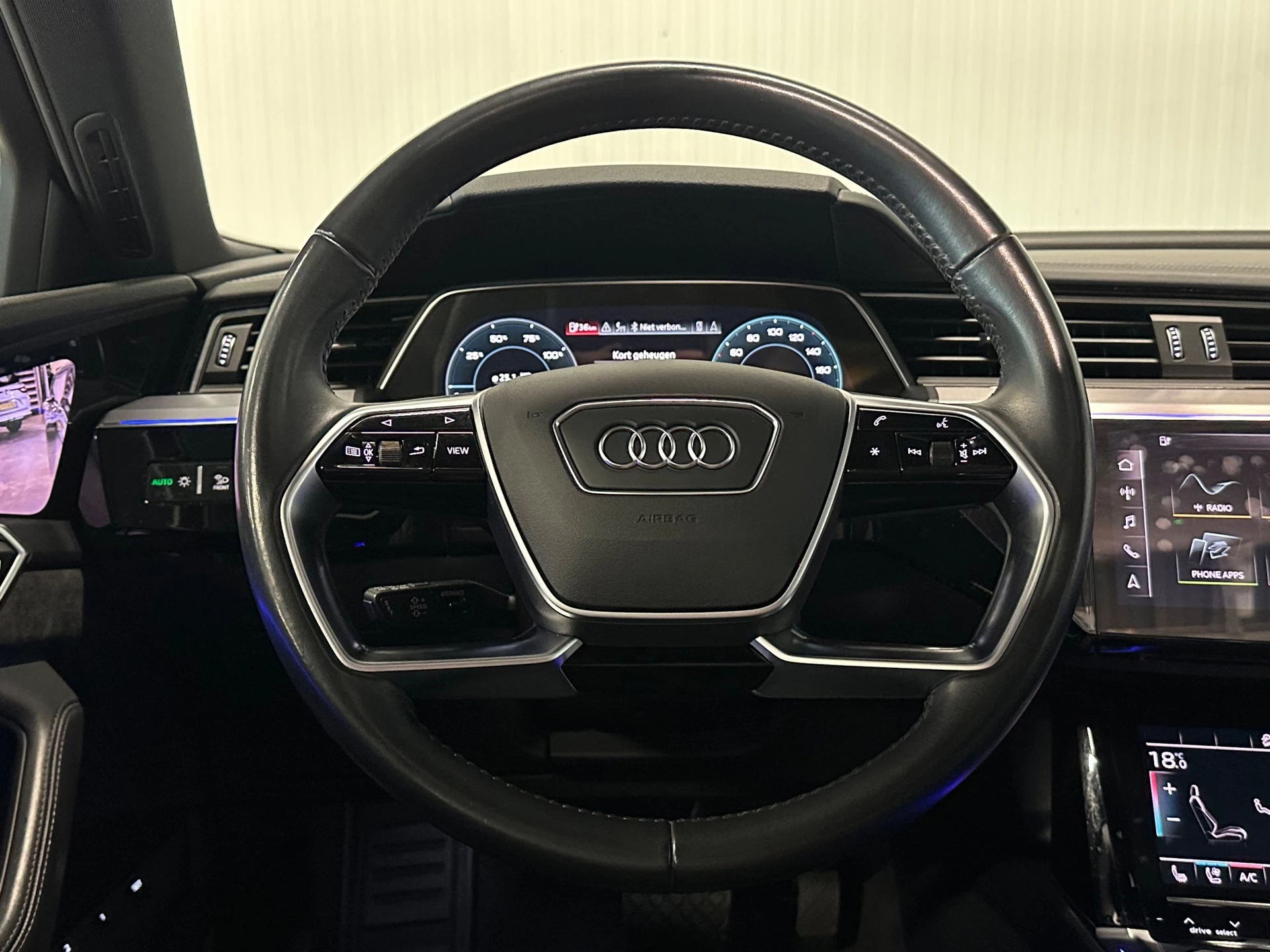 Hoofdafbeelding Audi e-tron