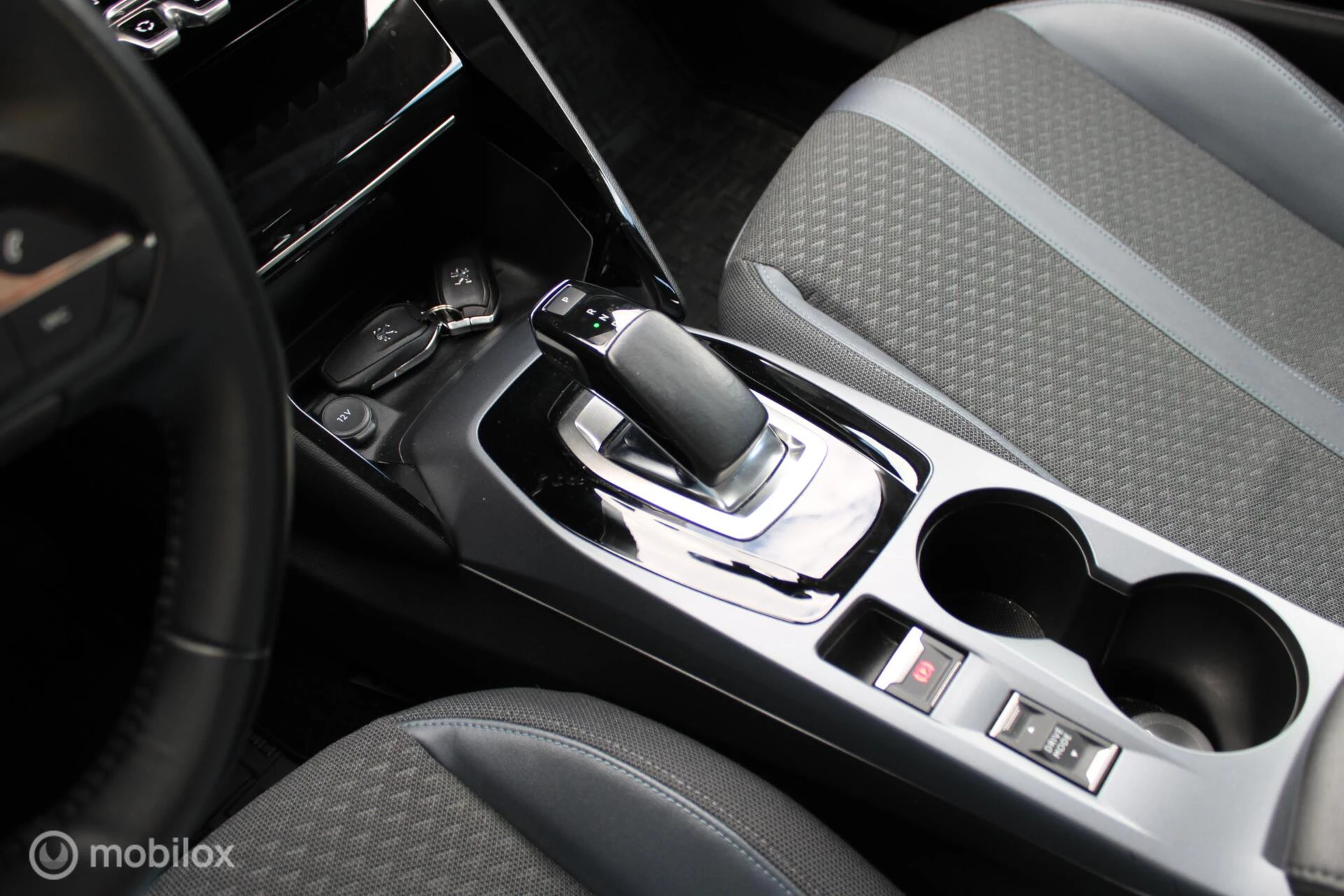 Hoofdafbeelding Peugeot e-2008