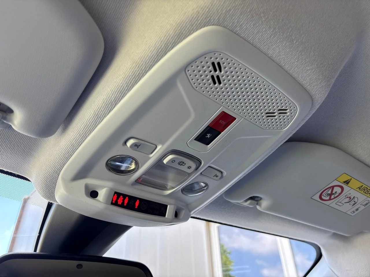 Hoofdafbeelding Peugeot e-208