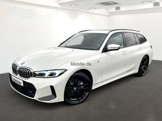 BMW 3 Serie Touring 330e M-SPORT ** LED, NAVI+, LEDER, PAMORAMA, ACC, TREKH, 19-inch LMV ** 1e EIG - UNFALLFREI ** ** INFORMEER OOK NAAR ONZE AANTREKKELIJKE FINANCIAL-LEASE TARIEVEN **