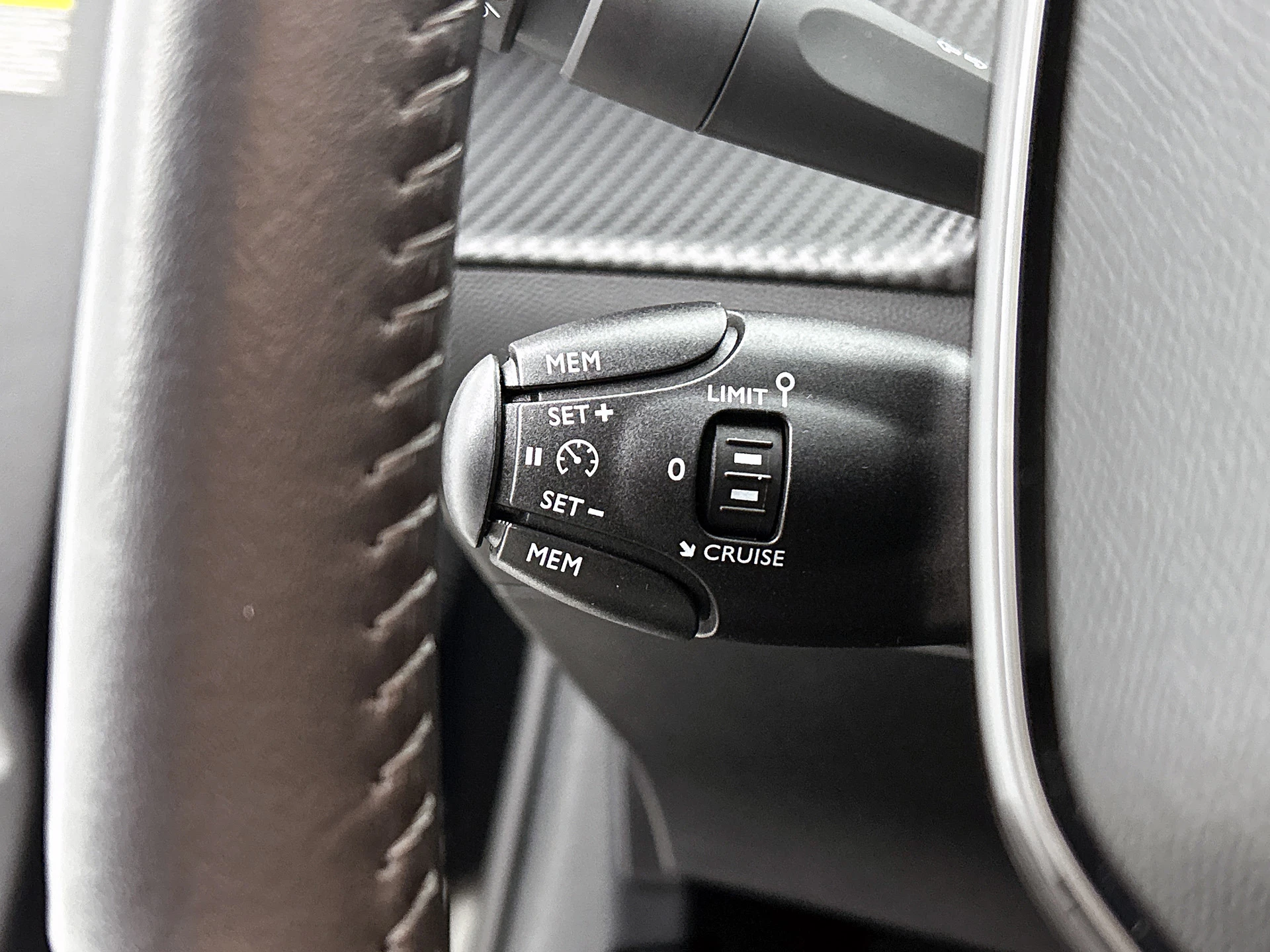 Hoofdafbeelding Peugeot e-208