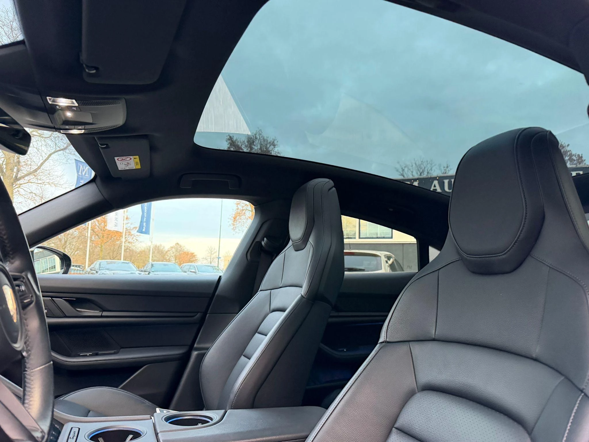 Hoofdafbeelding Porsche Taycan