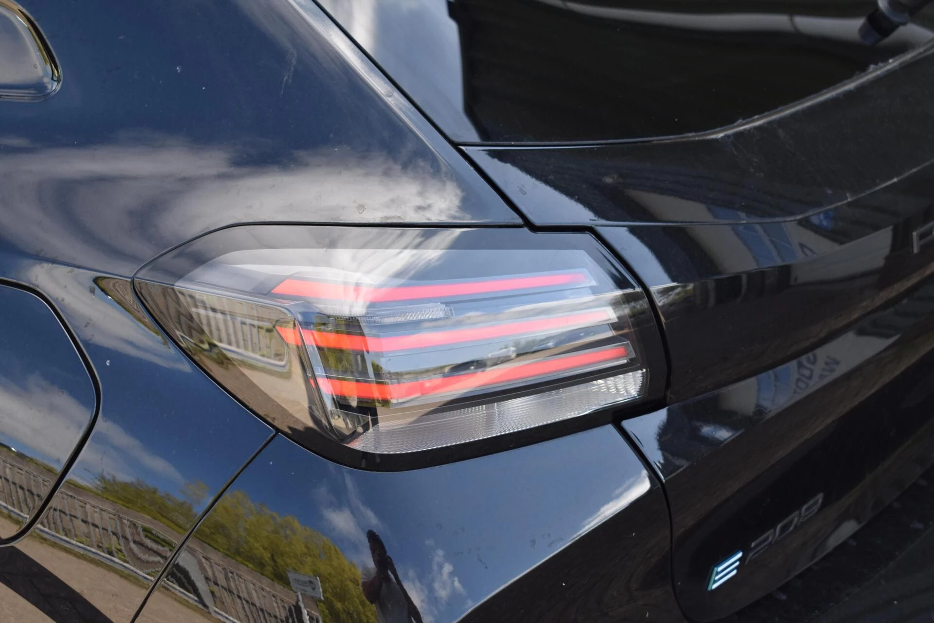 Hoofdafbeelding Peugeot e-208