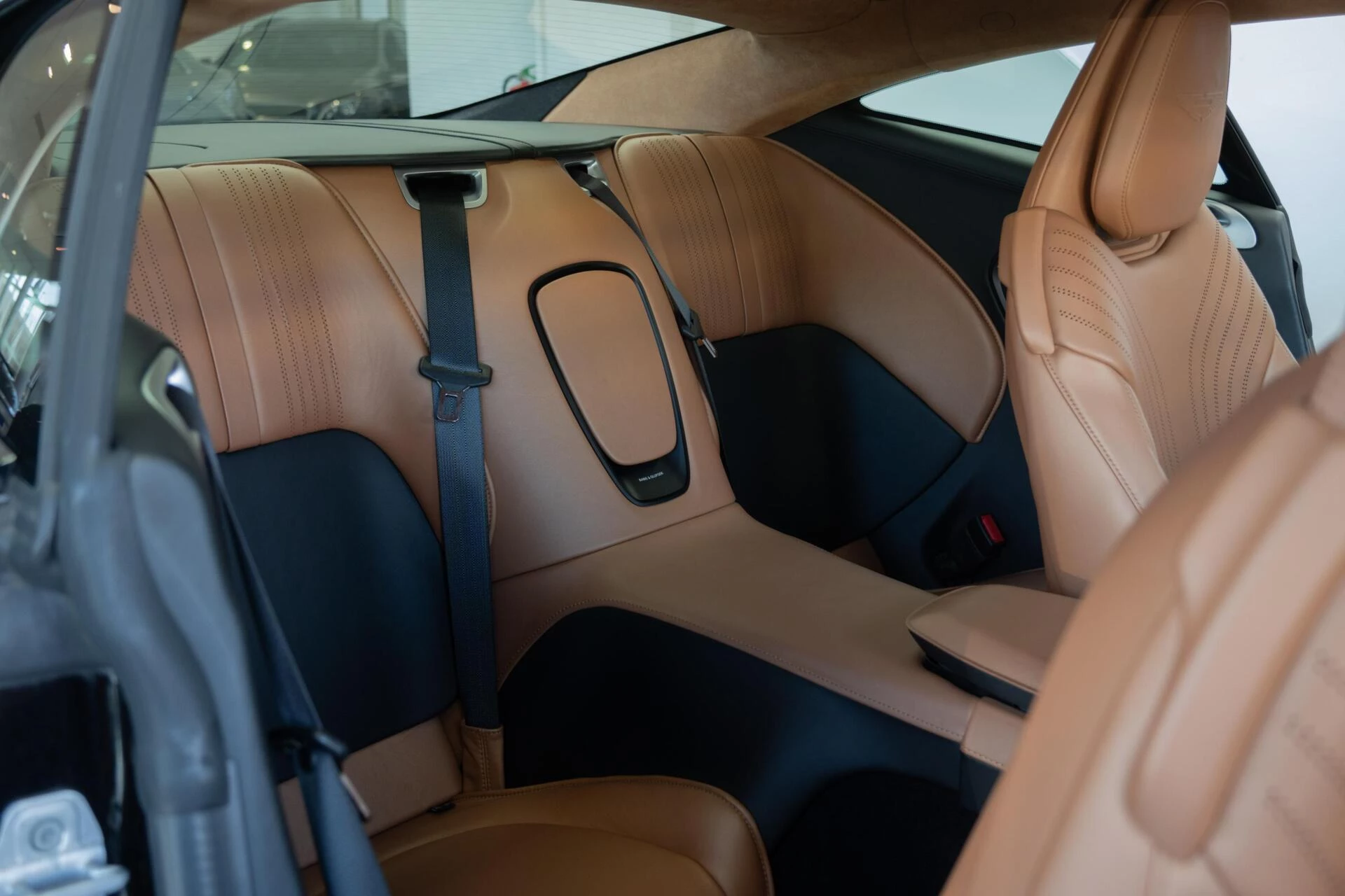 Hoofdafbeelding Aston Martin DB11