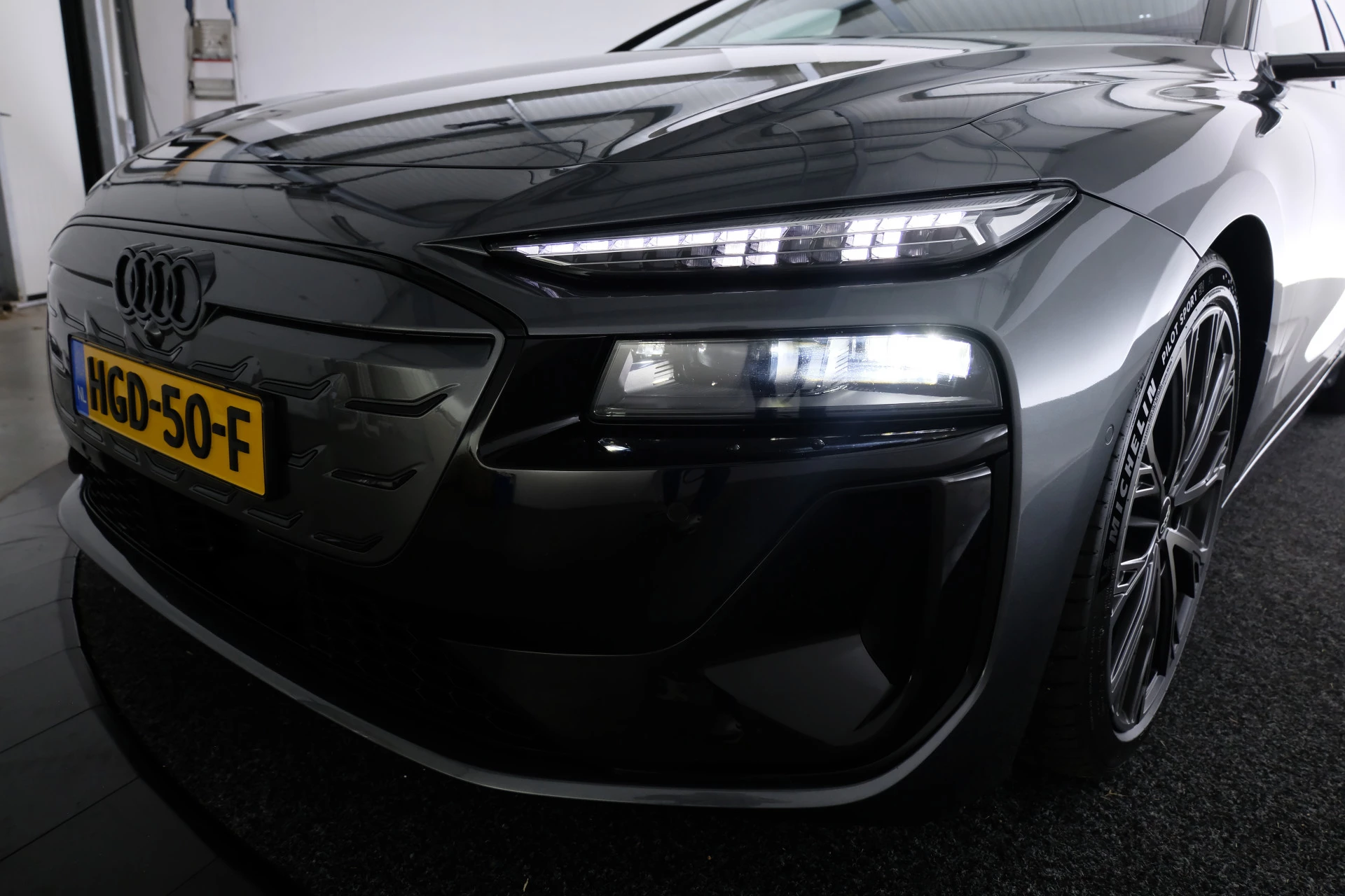 Hoofdafbeelding Audi A6 Avant e-tron