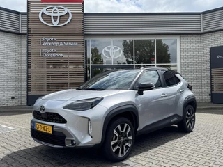 Toyota Yaris Cross HYBRID 130 LAUNCH EDITION STOEL/STUURVERW PARK-SENSOREN BLIND-SPOT HEAD-UP EL-KOFFERKLEP SPORTSTOELEN APPLE/ANDROID JBL-AUDIO LED-MATRIX NL-AUTO