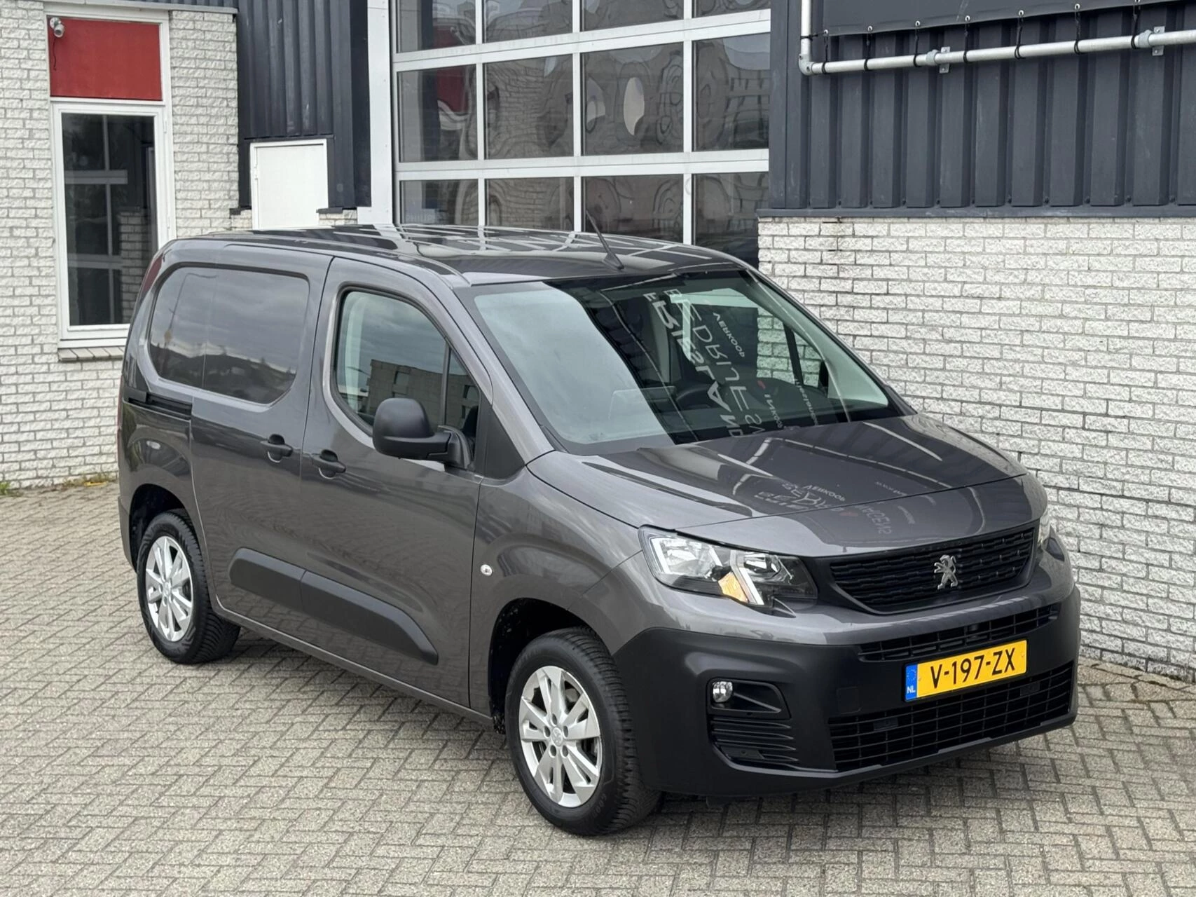 Hoofdafbeelding Peugeot Partner