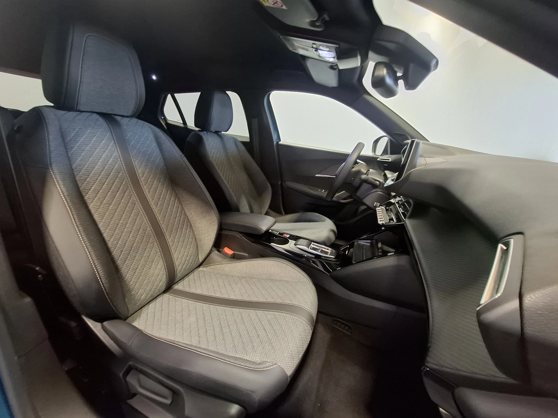 Hoofdafbeelding Peugeot e-2008