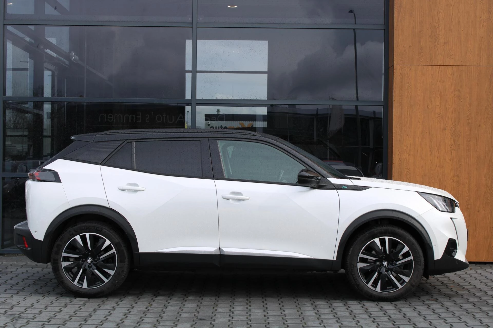 Hoofdafbeelding Peugeot e-2008