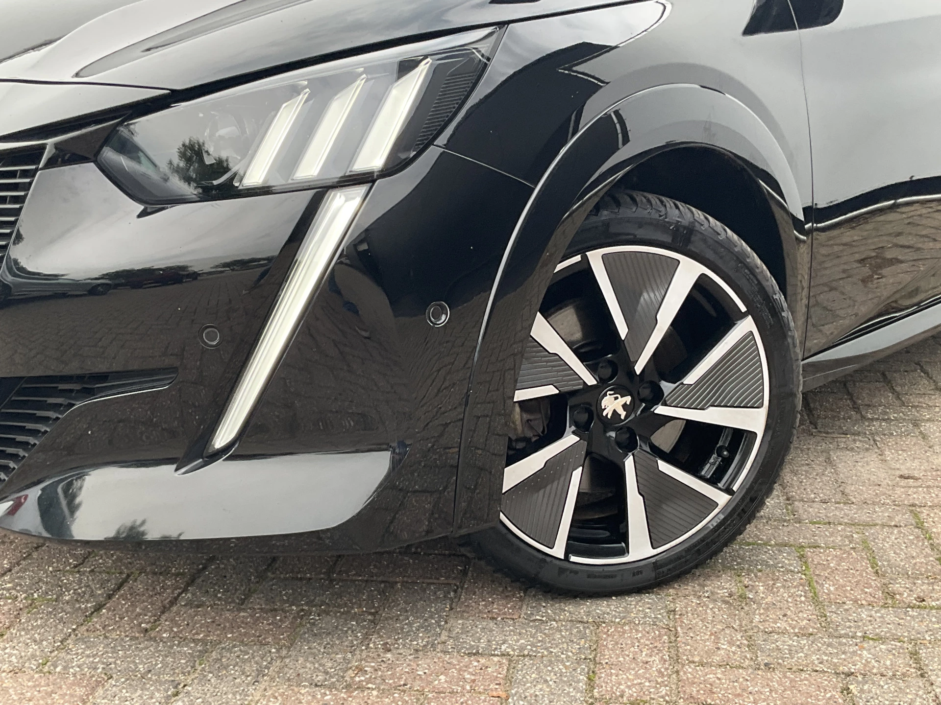 Hoofdafbeelding Peugeot e-208