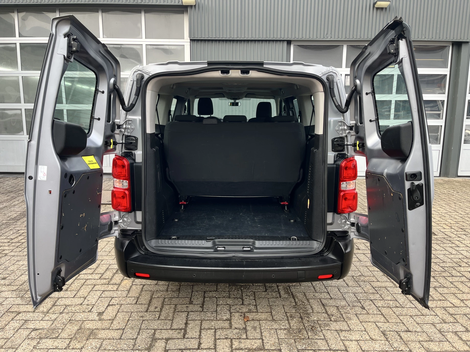 Hoofdafbeelding Peugeot Traveller