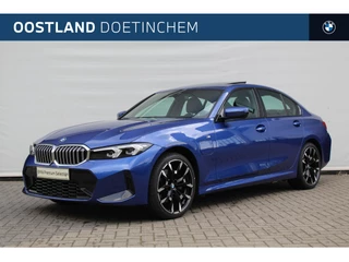 BMW 3 Serie 330e M Sport Automaat / Schuif-kanteldak / Trekhaak / Sportstoelen / Comfort Access / Achteruitrijcamera / Live Cockpit Plus / Stoelverwarming