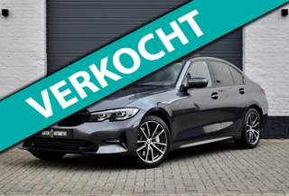 BMW 3-serie 330i High Executive | Schuifdak | Half-leder |