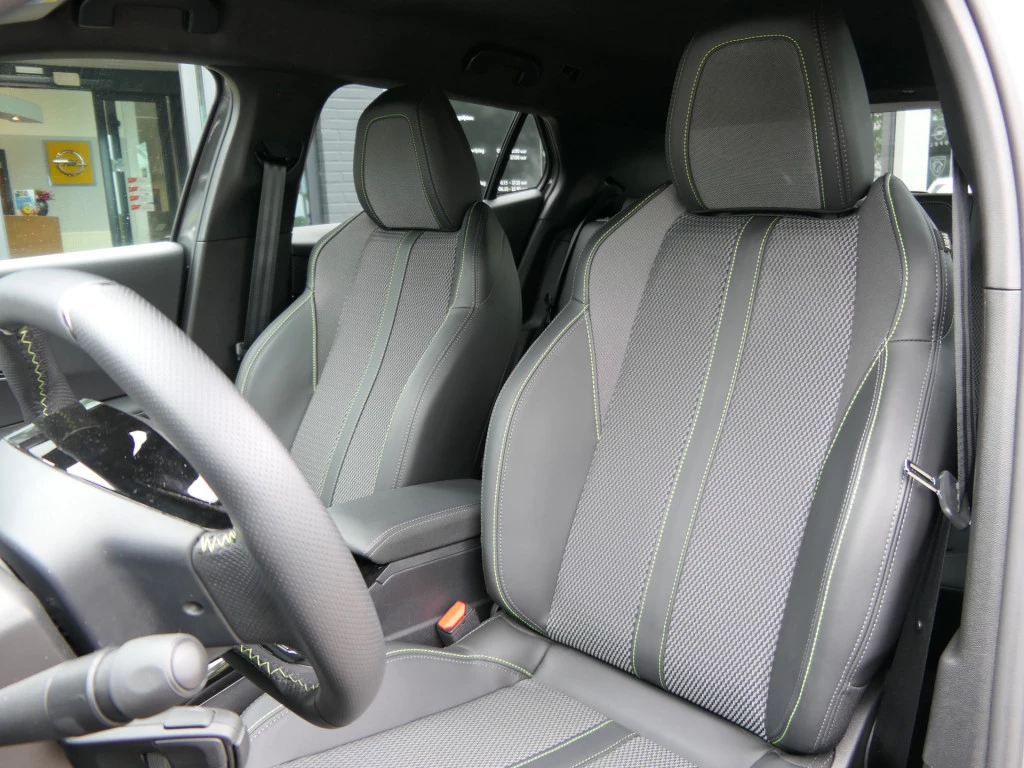 Hoofdafbeelding Peugeot e-2008