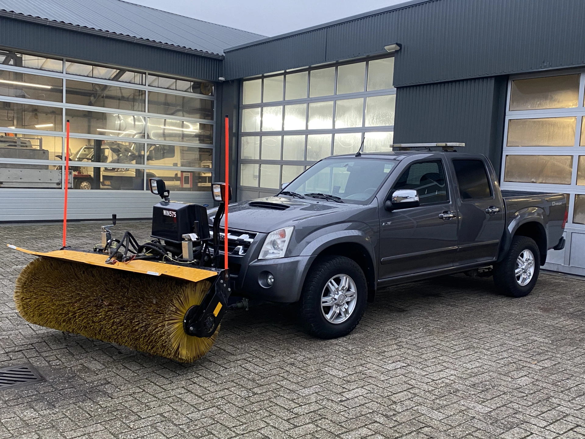 Hoofdafbeelding NIDO Rolbezem Sneeuwbezem