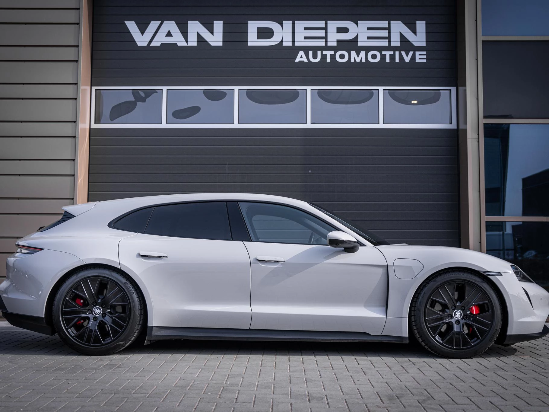 Hoofdafbeelding Porsche Taycan