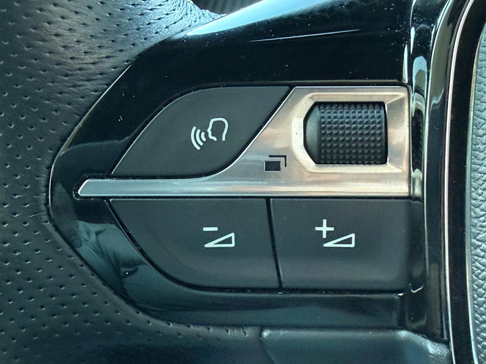 Hoofdafbeelding Peugeot e-2008