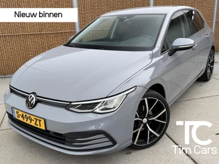 Volkswagen Golf 1.0 TSI Life | LED | Stoelverwarming | Navigatiesysteem | Lichtmetalen velgen | Keyless start | Achteruitrijcamera | Parkeersensoren voor en achter | Cruise control adaptief | Climate control