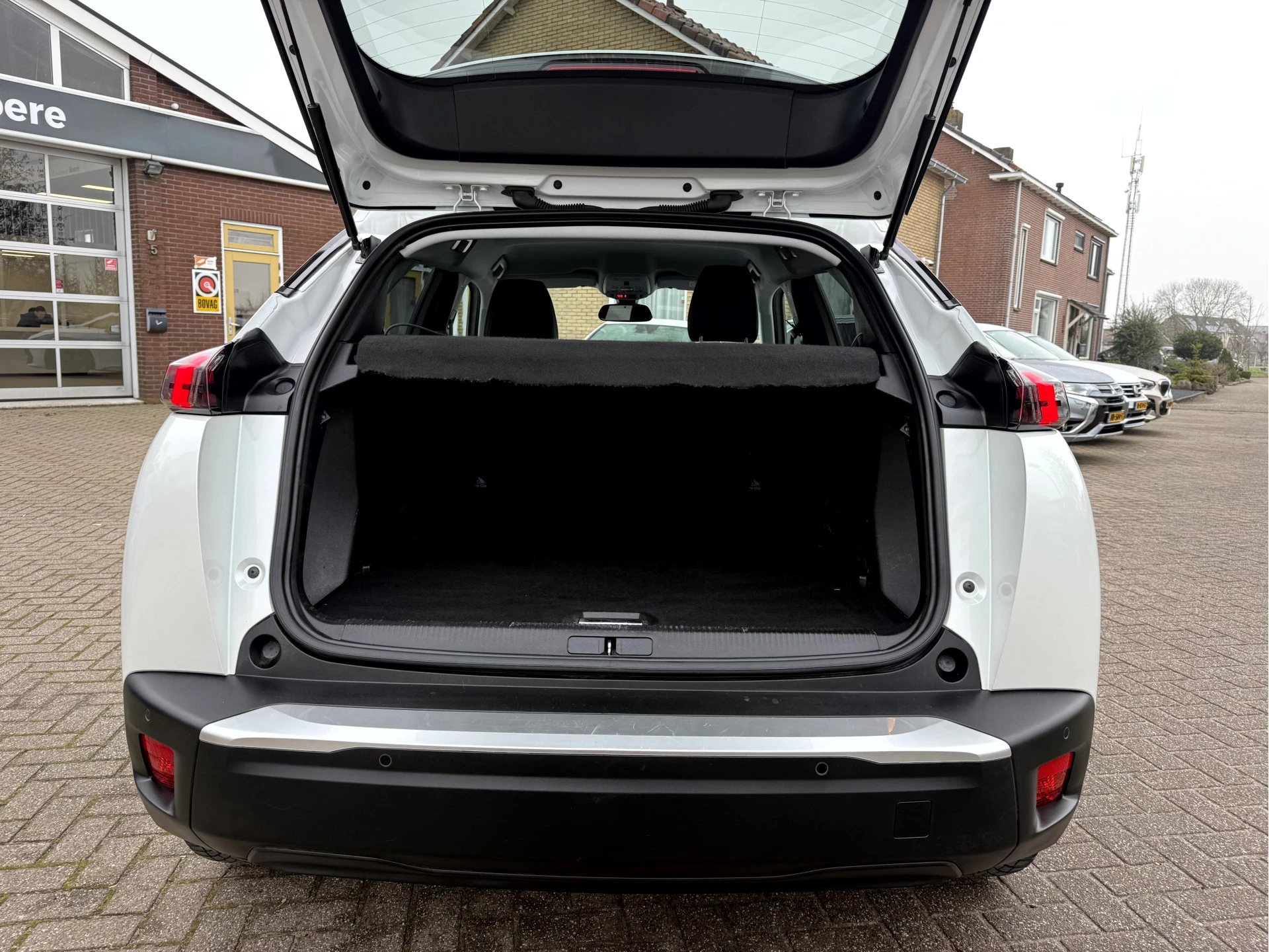 Hoofdafbeelding Peugeot e-2008