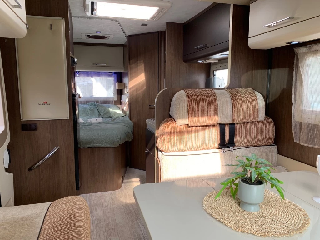 Hoofdafbeelding Roller Team T-line 255 Airco 6x Slaappl. 5 Zitpl.