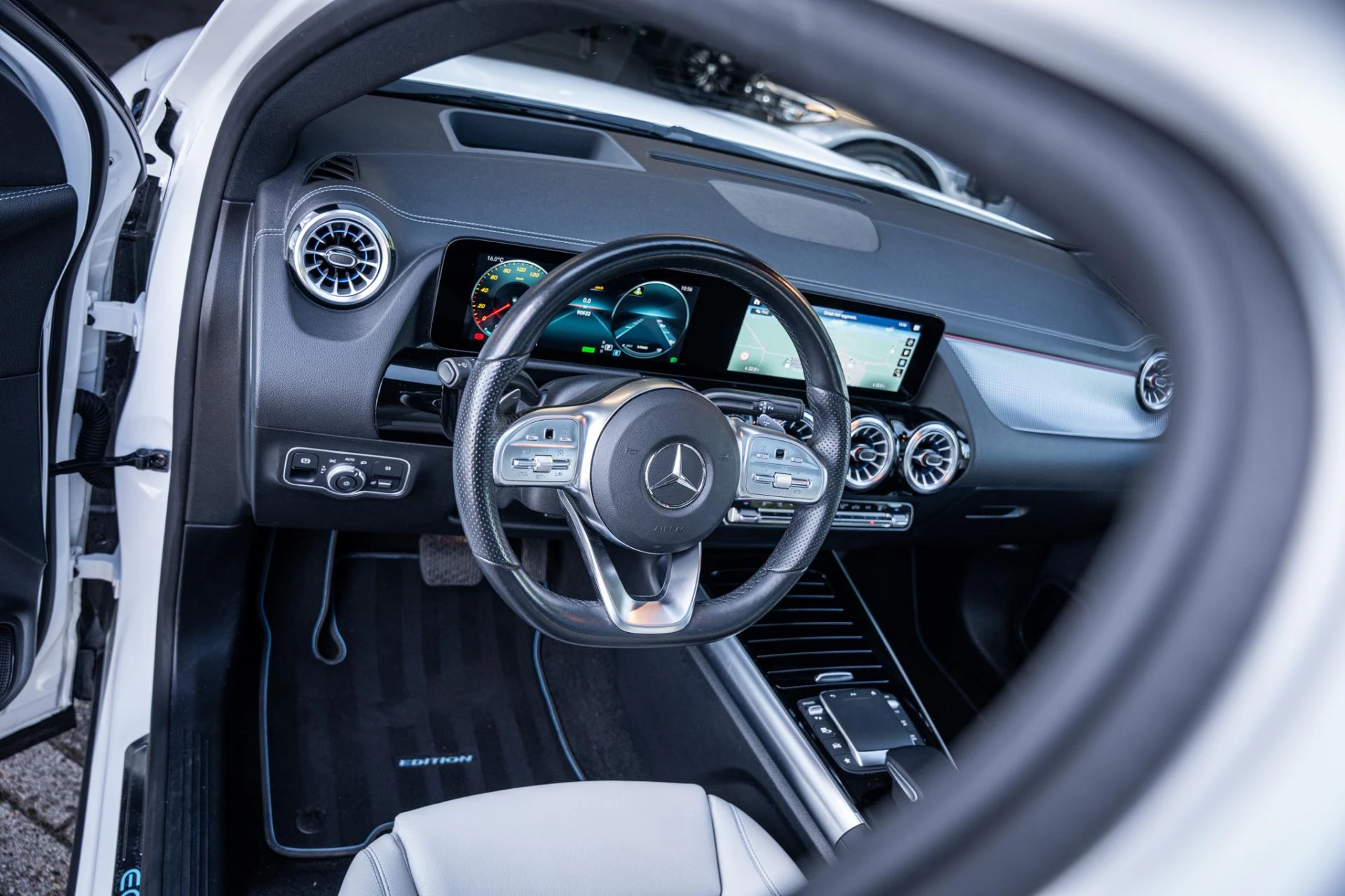 Hoofdafbeelding Mercedes-Benz EQA