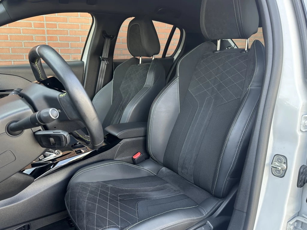 Hoofdafbeelding Peugeot e-208