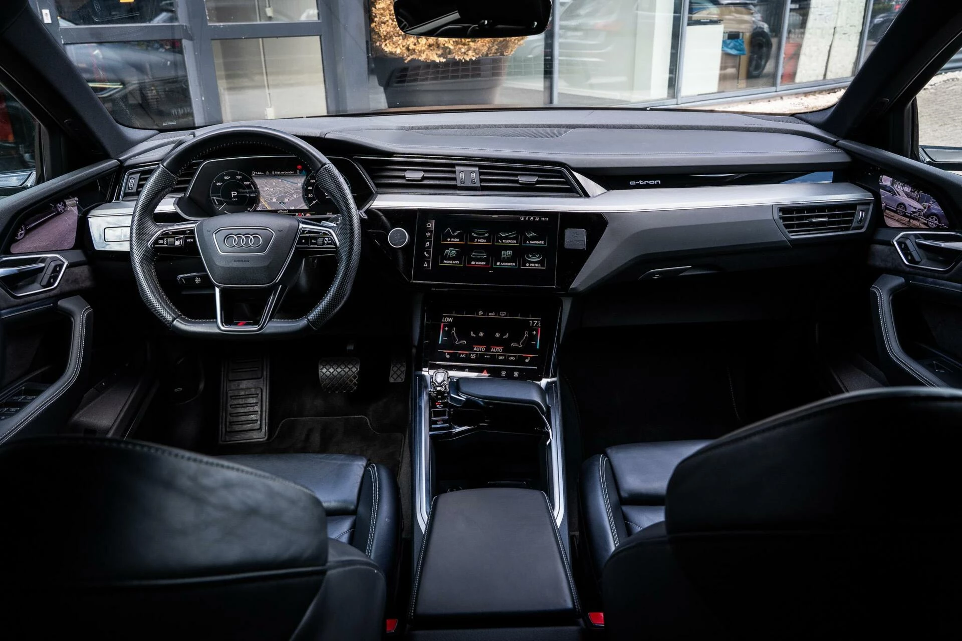 Hoofdafbeelding Audi e-tron