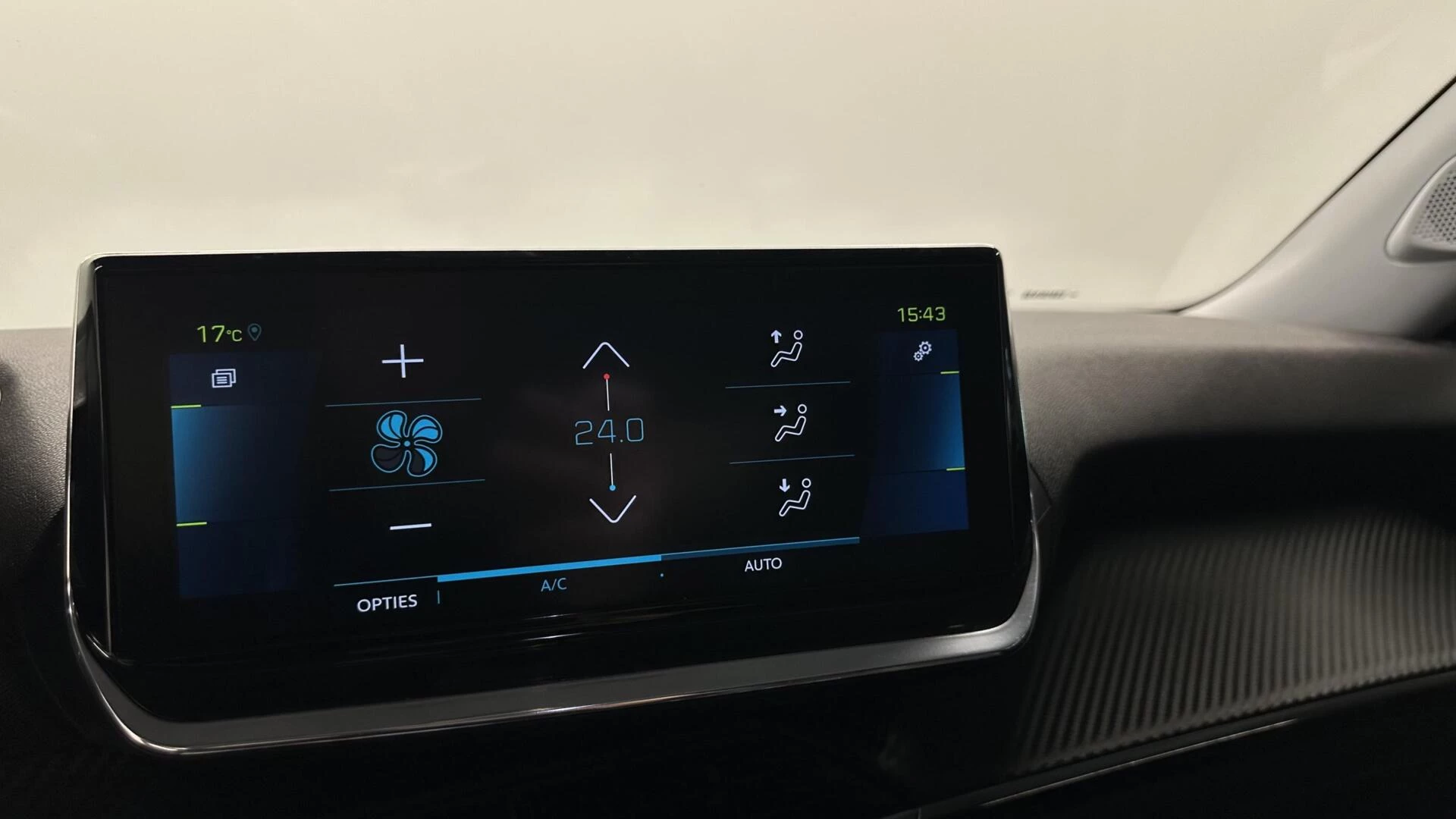 Hoofdafbeelding Peugeot e-2008