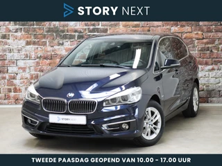 BMW 2 Serie Active Tourer 218i High Executive Luxury Line Automaat / Navigatiesysteem Plus / Leder / Driving Assistant / Harman Kardon / Climate Control / Stoelverwarming / Head-Up Display / LED / Parkeersensoren / Bluetooth / Cruise Control / Lichtpakket / 16 Inch / Extra Getint Glas