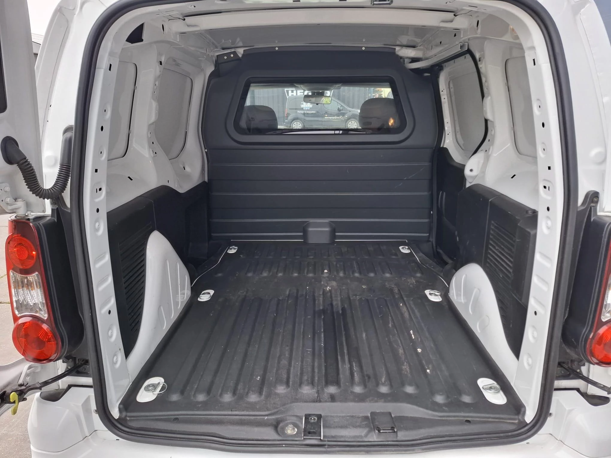 Hoofdafbeelding Peugeot Partner