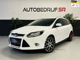 Hoofdafbeelding Ford Focus Ford Focus Wagon 1.0 EcoBoost Titanium Cruise! Trekhaak! Stoelverwarming! Climate Controle!