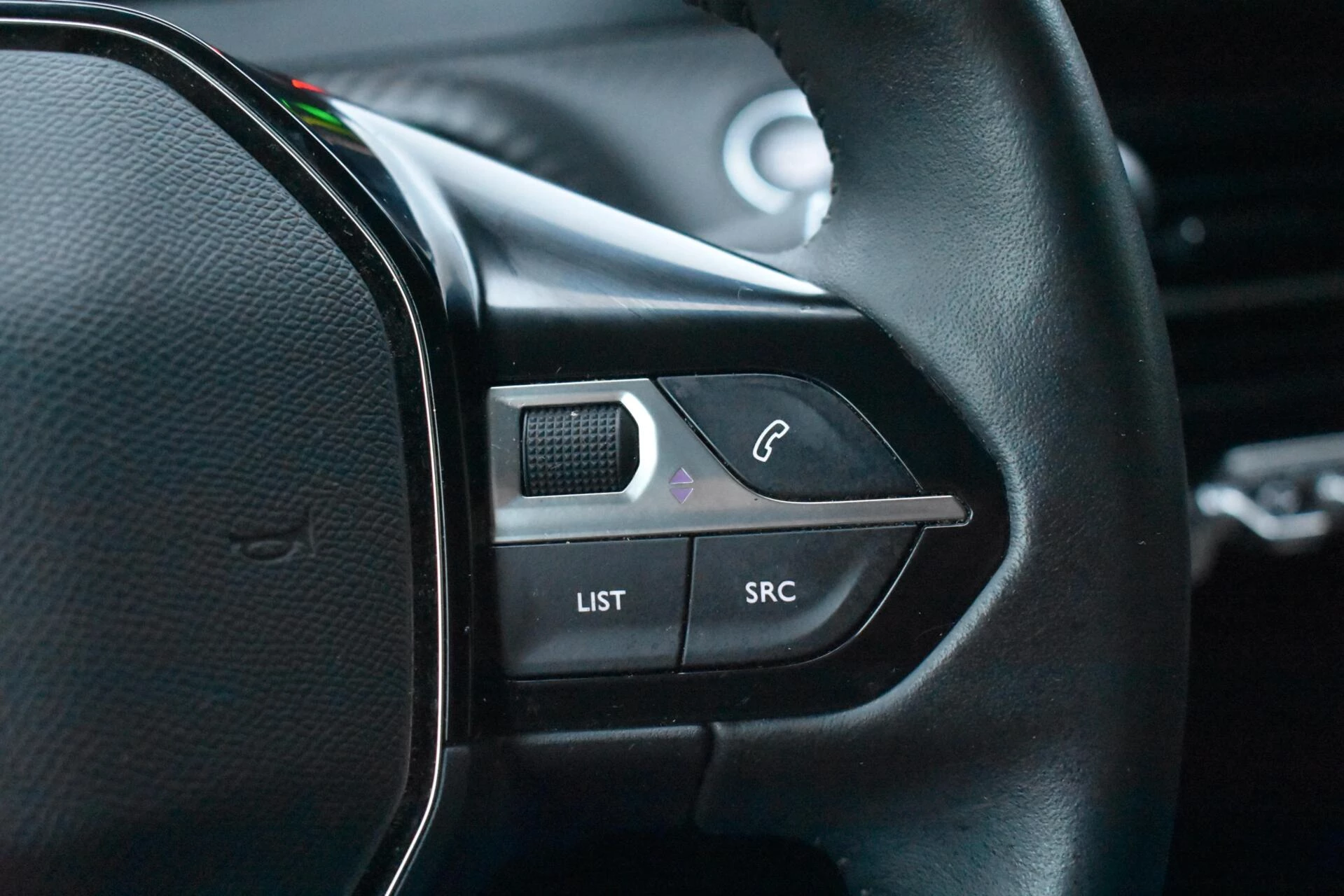 Hoofdafbeelding Peugeot e-2008