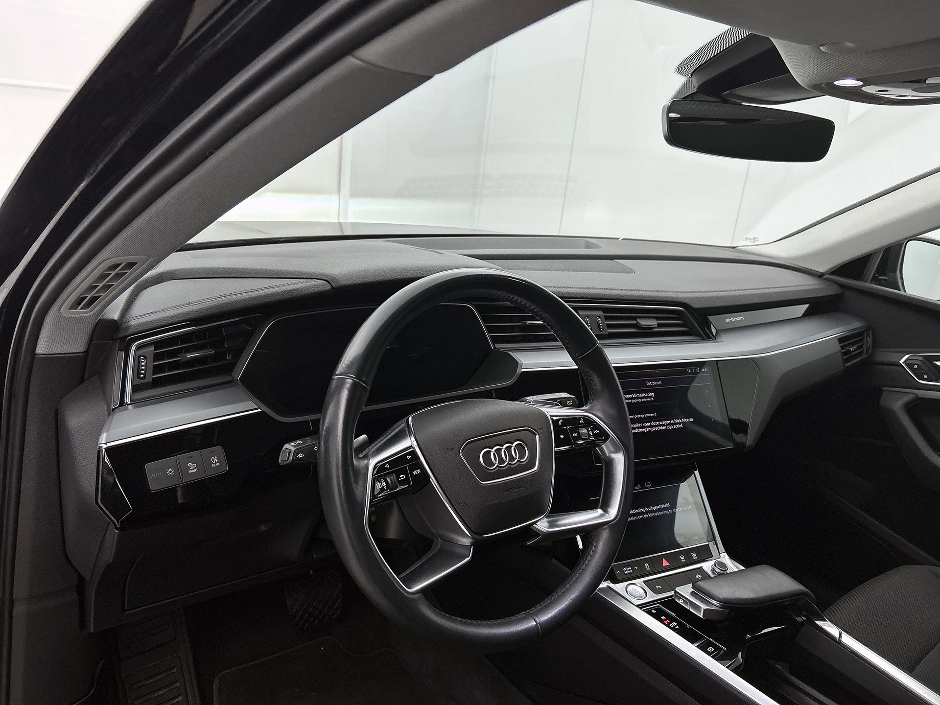 Hoofdafbeelding Audi e-tron