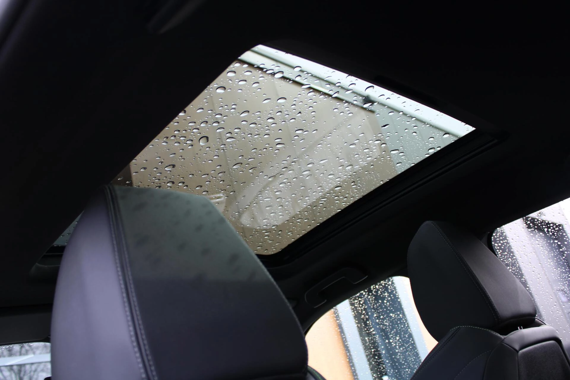 Hoofdafbeelding Peugeot e-2008