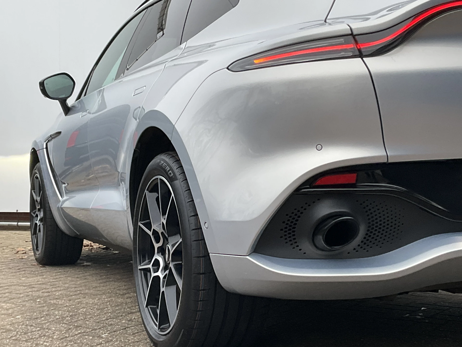 Hoofdafbeelding Aston Martin DBX