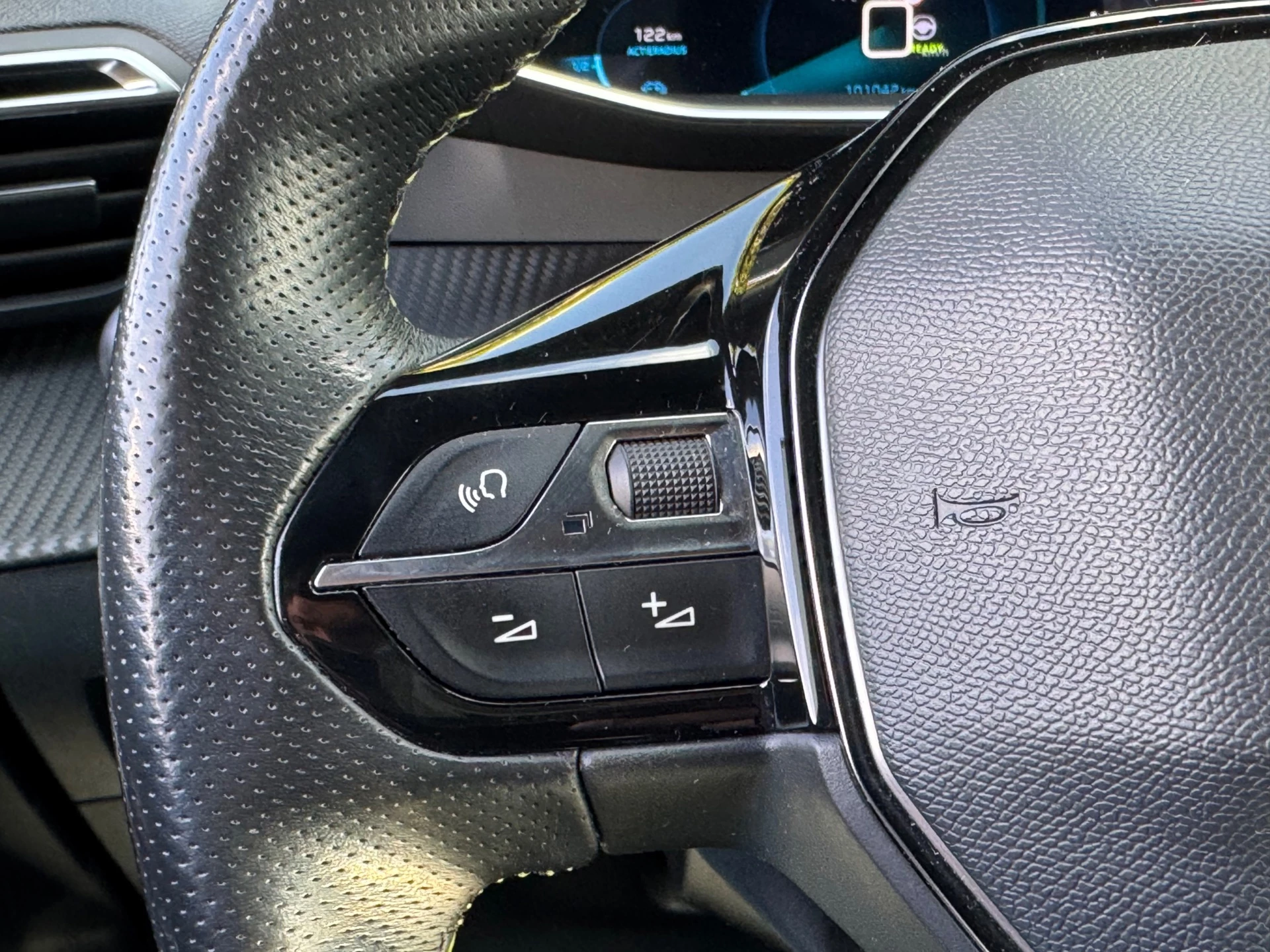 Hoofdafbeelding Peugeot e-2008