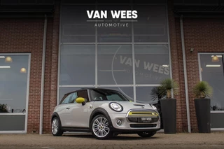 Hoofdafbeelding MINI Electric MINI Mini Electric Cooper SE Yours 33 kWh | Dakraam | Harman kardon | Keyless entry | Sportstoelen | Camera | Head-up display | Stoelverwarming | LED | DAB | High beam assist | Climate control