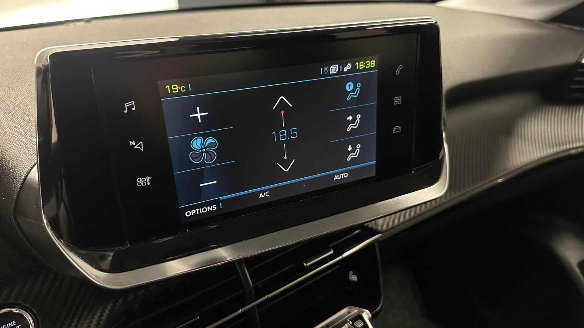 Hoofdafbeelding Peugeot e-208