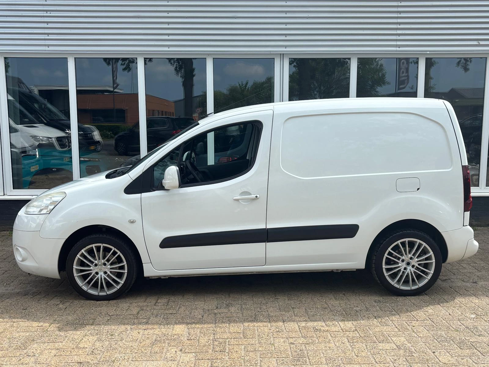Hoofdafbeelding Peugeot Partner