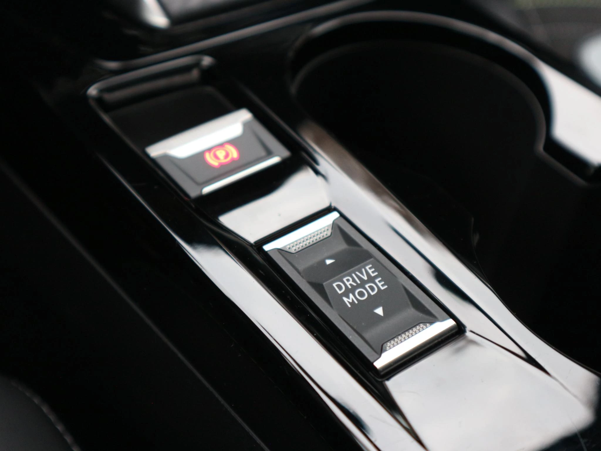 Hoofdafbeelding Peugeot e-2008