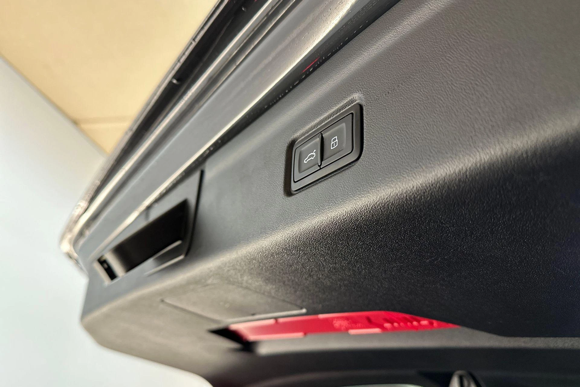 Hoofdafbeelding Audi A6 Avant e-tron